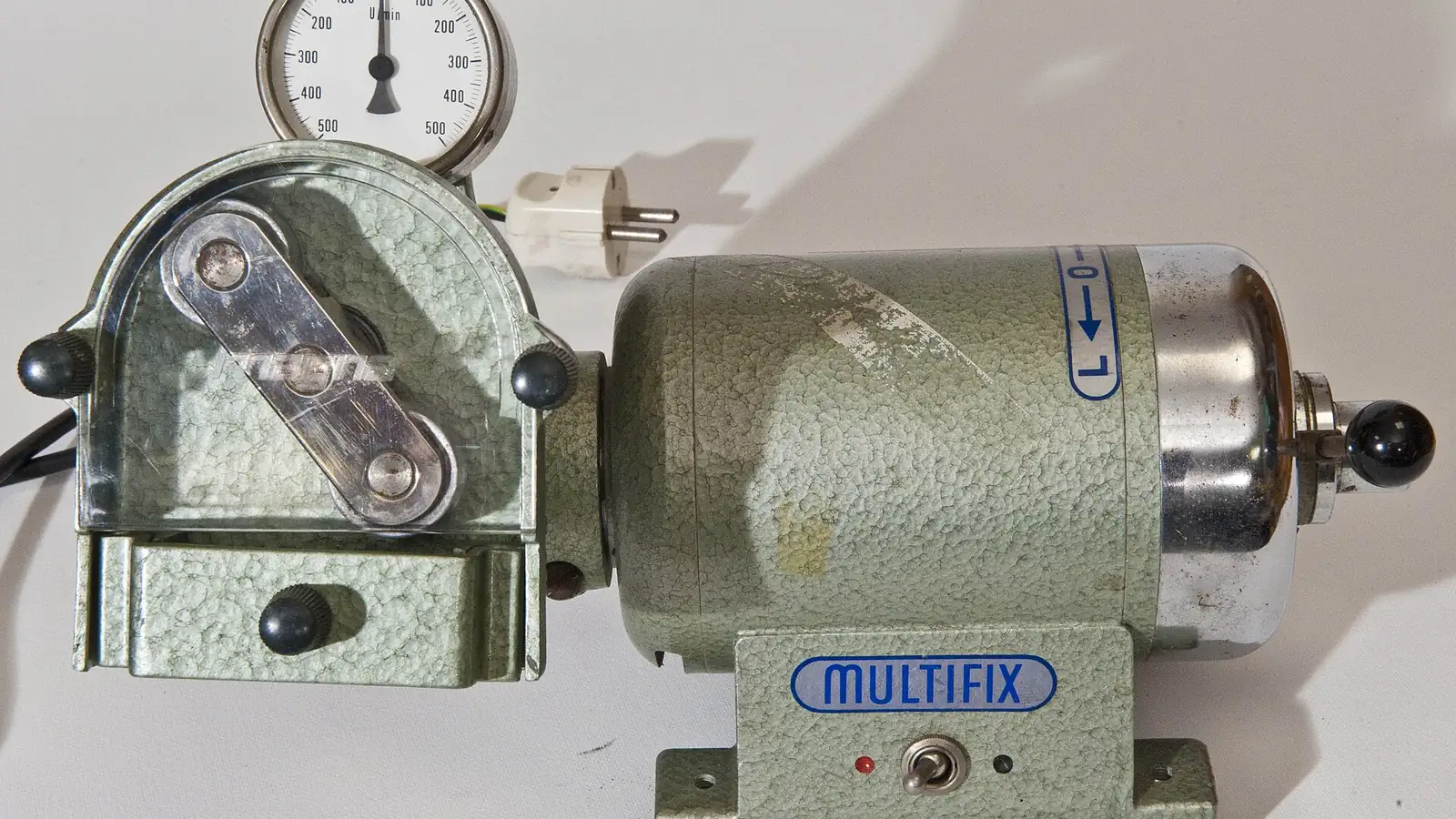 Peristaltic pump with pressure gauge on a laboratory bench